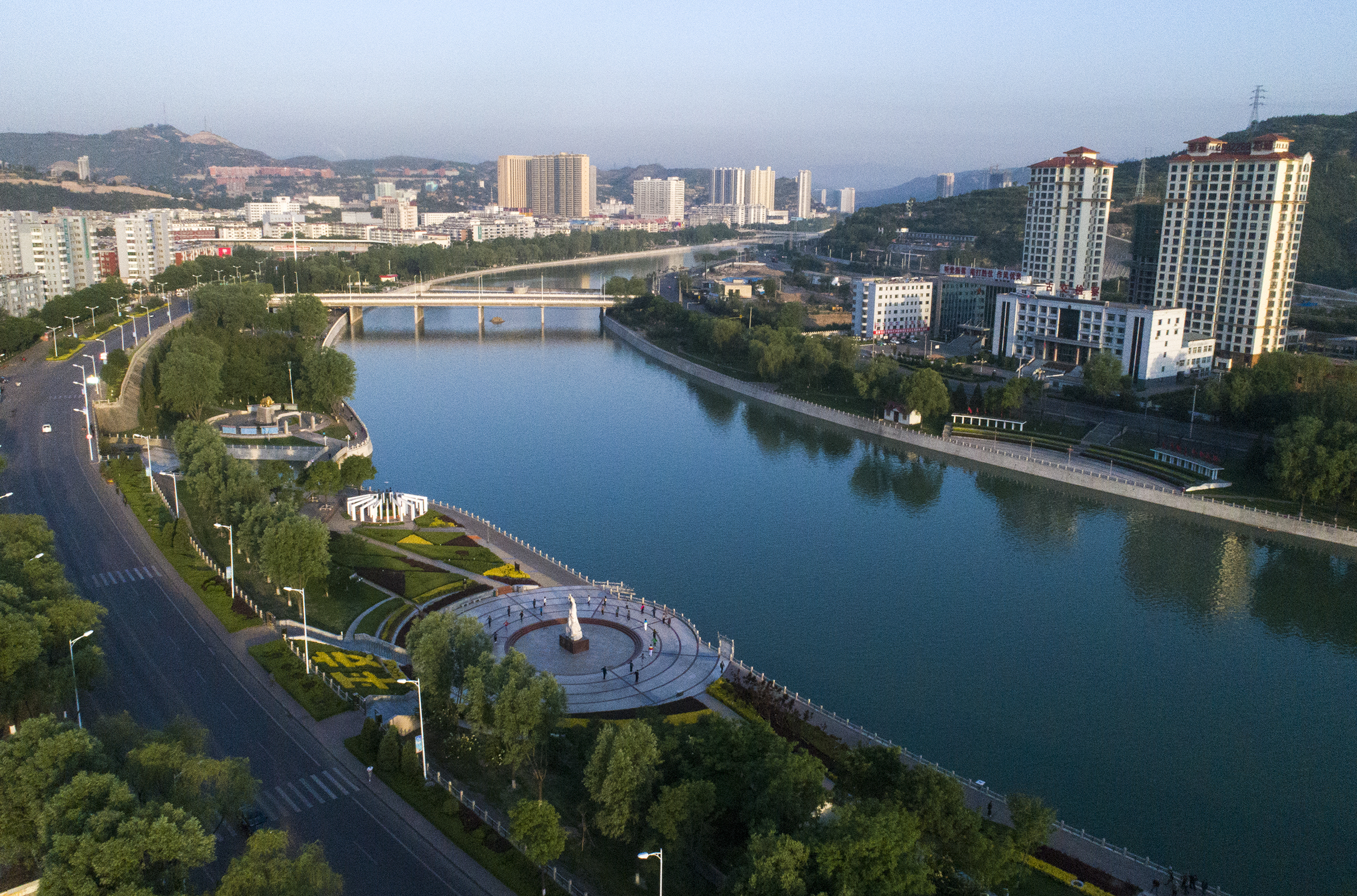 30  古交汾河公園_副本.jpg
